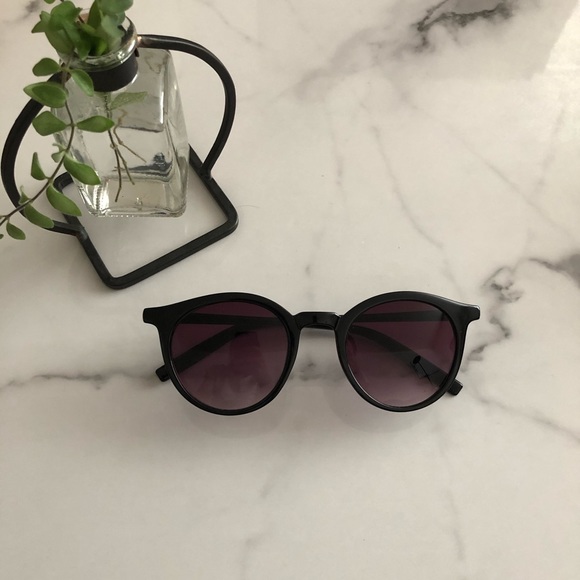 H&M Accessories - H&M Gradient Sunglasses in Black